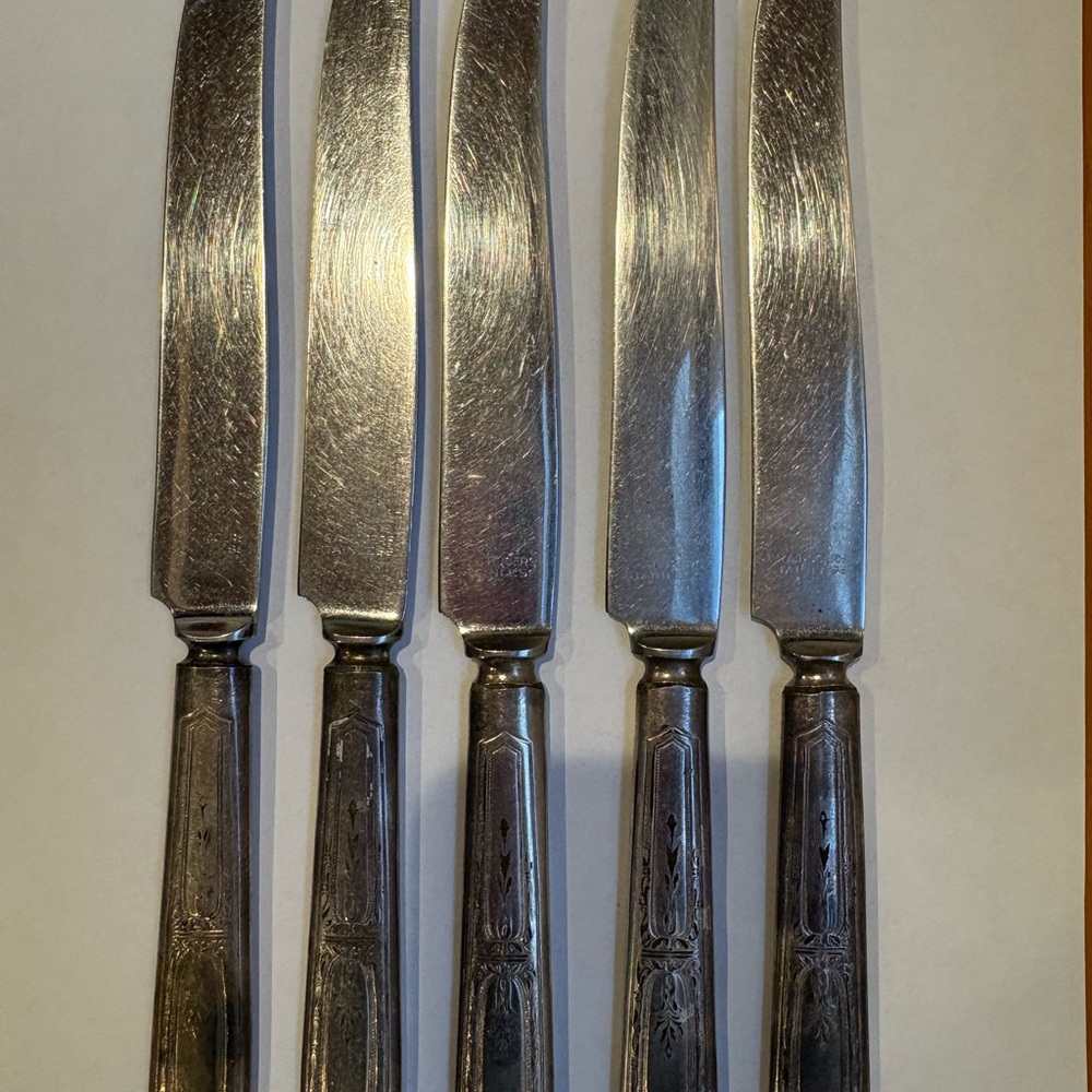 RRR Wm Rogers Antique, collectible rare find set of Knives - Picture 3 of 4